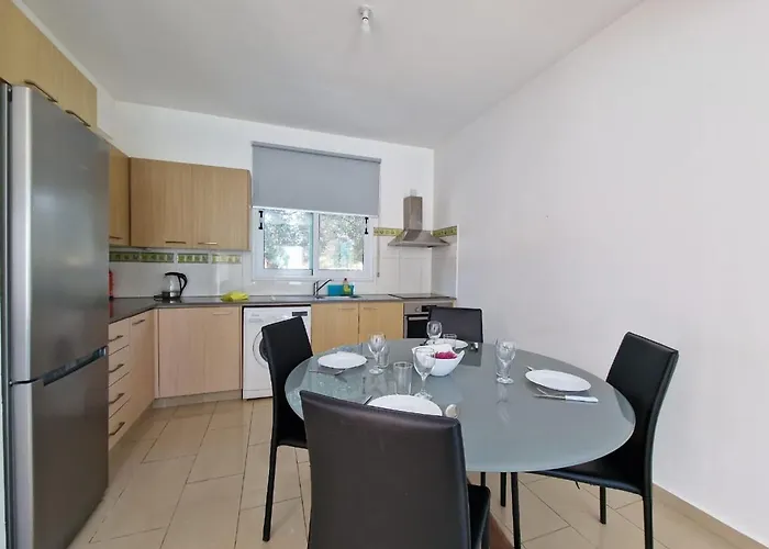 In Paphos Vila Mandria (Paphos)