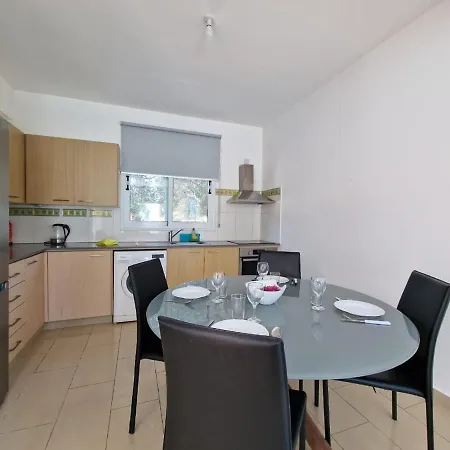 In Paphos Villa Mandria (Paphos)